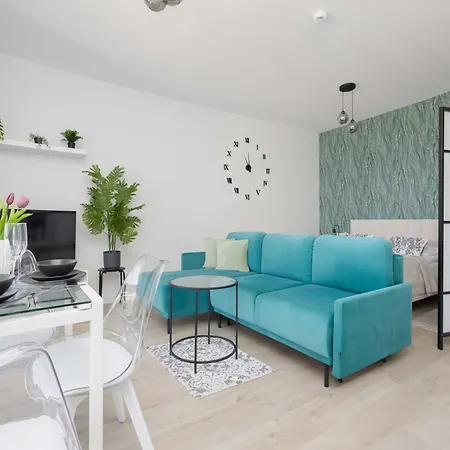 Modern With Terrace, Swimming Pool And Parking By Renters Zegrze Poludniowe