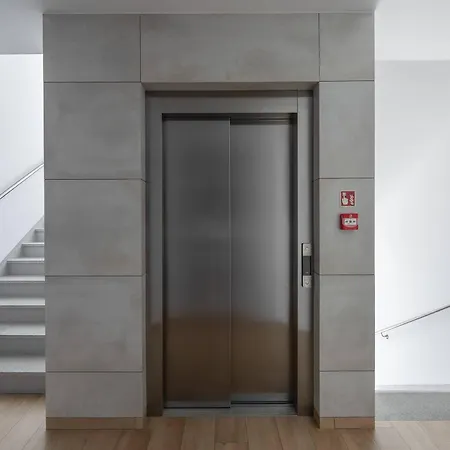 Modern With Terrace, Swimming Pool And Parking By Renters 아파트 *