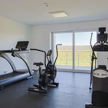 Modern With Terrace, Swimming Pool And Parking By Renters Lägenhet *