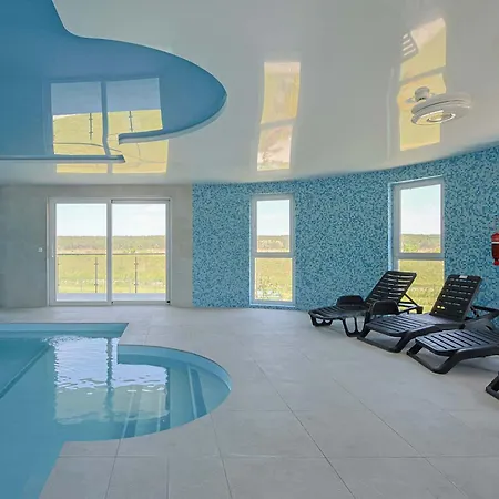 Modern With Terrace, Swimming Pool And Parking By Renters 아파트 Zegrze Poludniowe