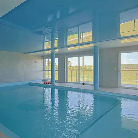 아파트 Modern With Terrace, Swimming Pool And Parking By Renters Zegrze Poludniowe