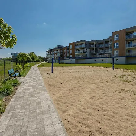 Modern With Terrace, Swimming Pool And Parking By Renters 아파트