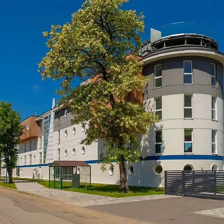 Modern With Terrace, Swimming Pool And Parking By Renters Lägenhet