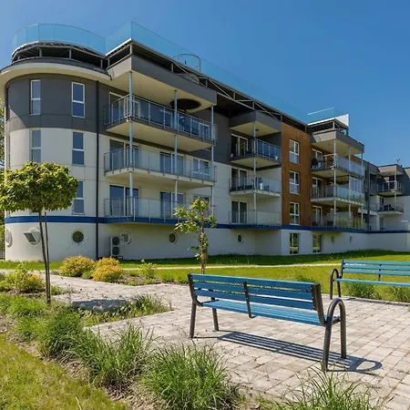 Modern With Terrace, Swimming Pool And Parking By Renters 아파트